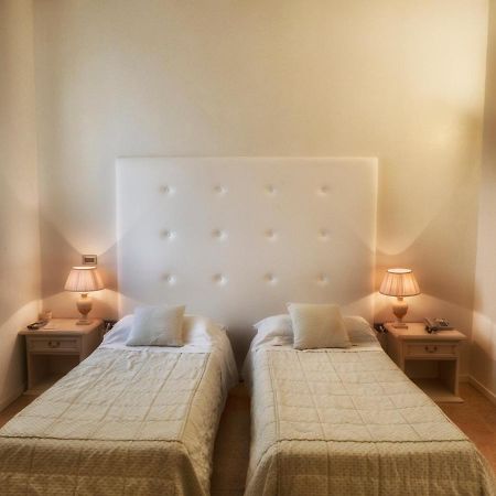 Hotel Europa Pallazzolo sullʼOglio Екстериор снимка