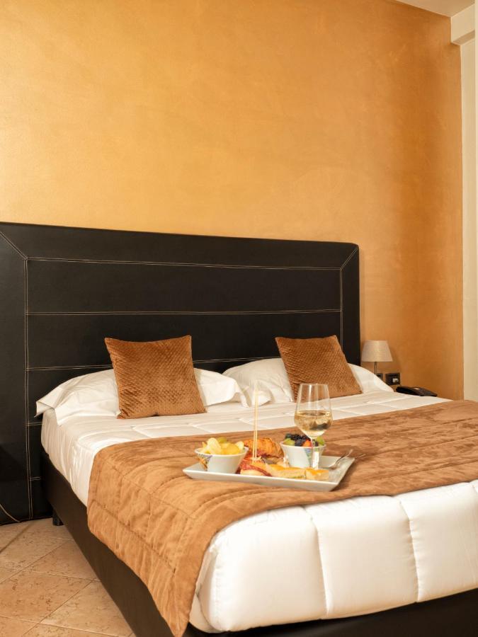 Hotel Europa Pallazzolo sullʼOglio Екстериор снимка