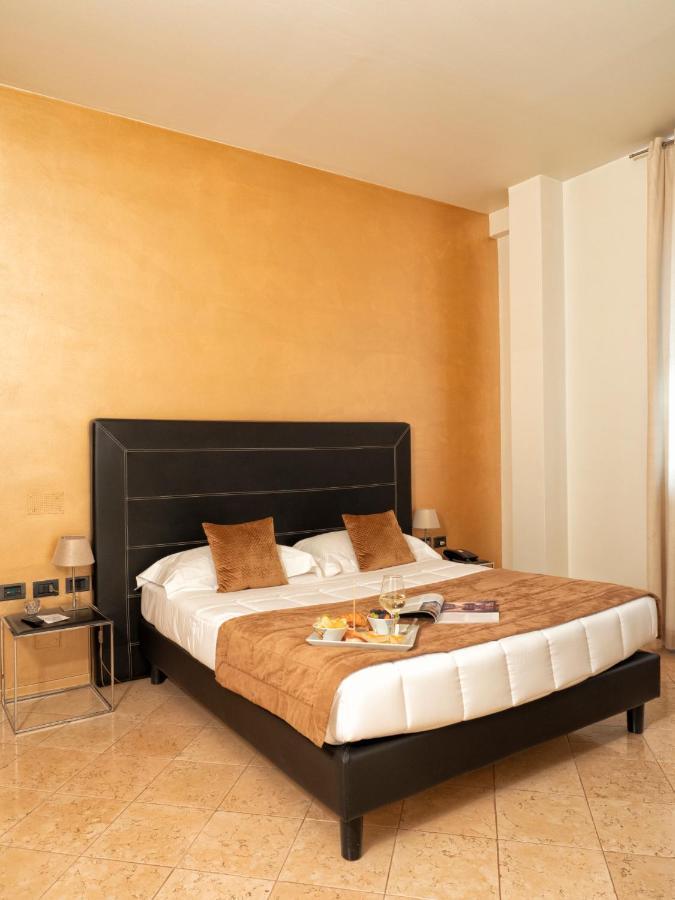 Hotel Europa Pallazzolo sullʼOglio Екстериор снимка