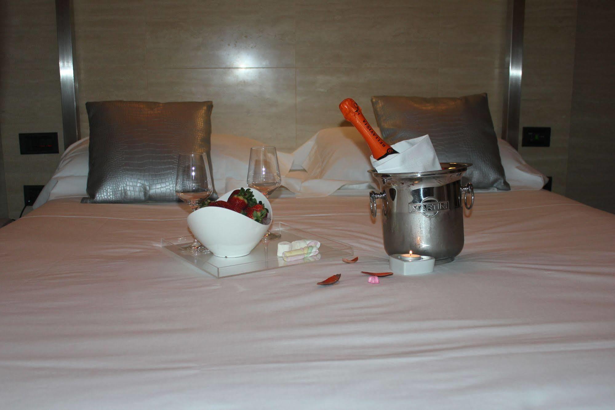 Hotel Europa Pallazzolo sullʼOglio Екстериор снимка