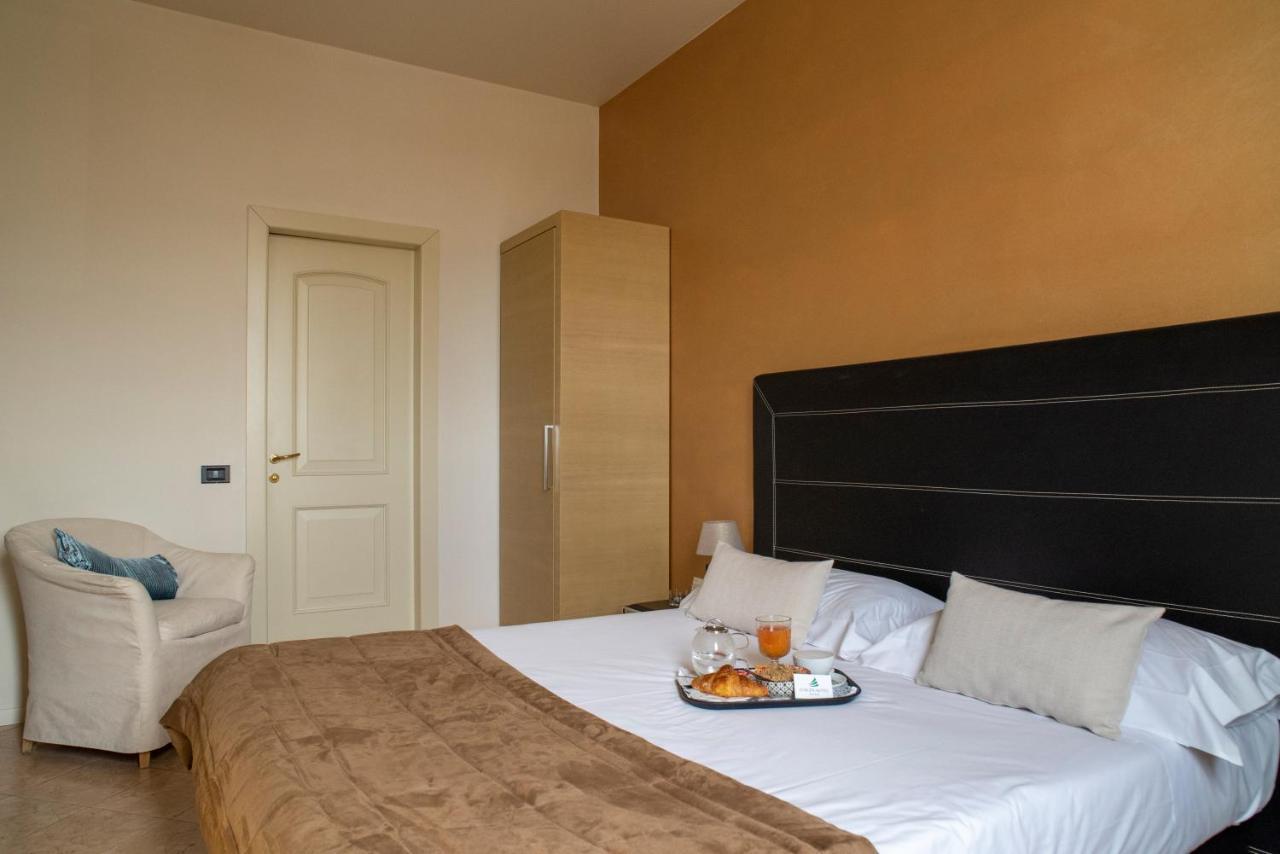 Hotel Europa Pallazzolo sullʼOglio Екстериор снимка